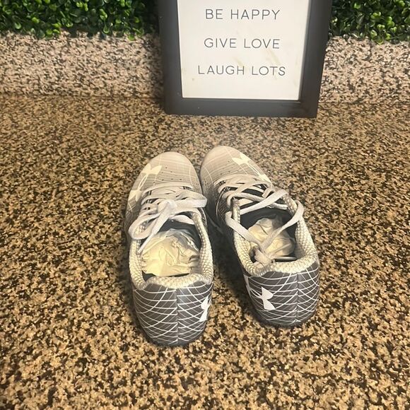 Boys UNDER ARMOR RACE SHOES - Picture 3 of 6